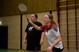 Een zeldzame foto van Simon op de baan. Met wie ook alweer?