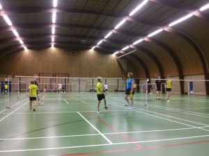 Deelnemers in voorbereiding op hun volgende wedstrijd.